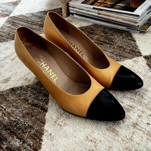 authentic chanel beige black two-tone cap-toe pumps 35.5 Vintage